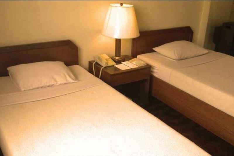 מנילה Sunny Bay Suites מראה חיצוני תמונה