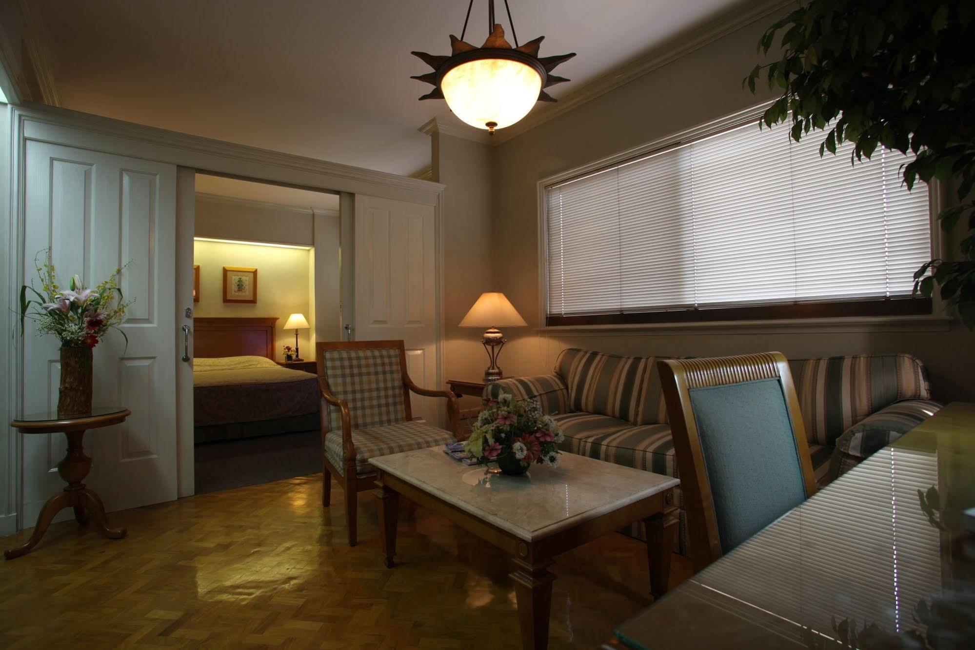 מנילה Sunny Bay Suites מראה חיצוני תמונה