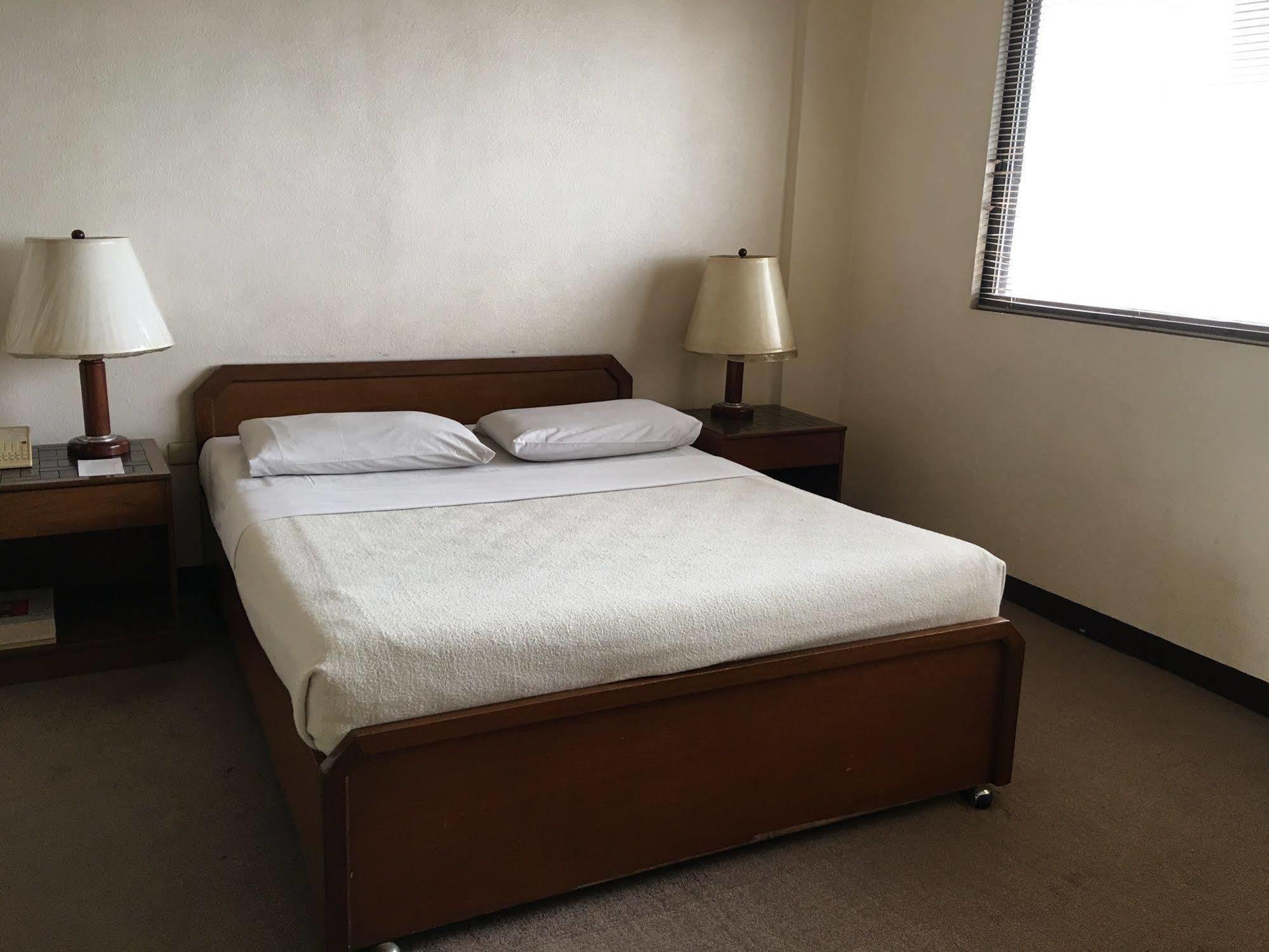 מנילה Sunny Bay Suites מראה חיצוני תמונה