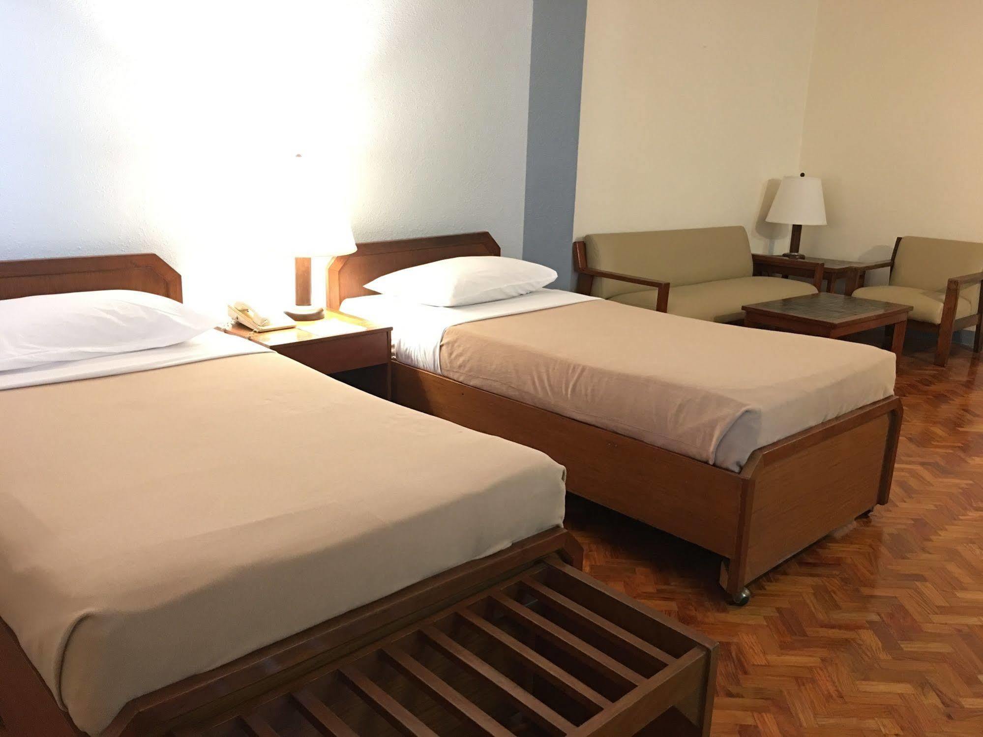 מנילה Sunny Bay Suites מראה חיצוני תמונה
